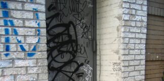 : A homeless man down and out in New York City. Date 24 September 2004, 13:01:52 Source Own work Author Lujoma ny