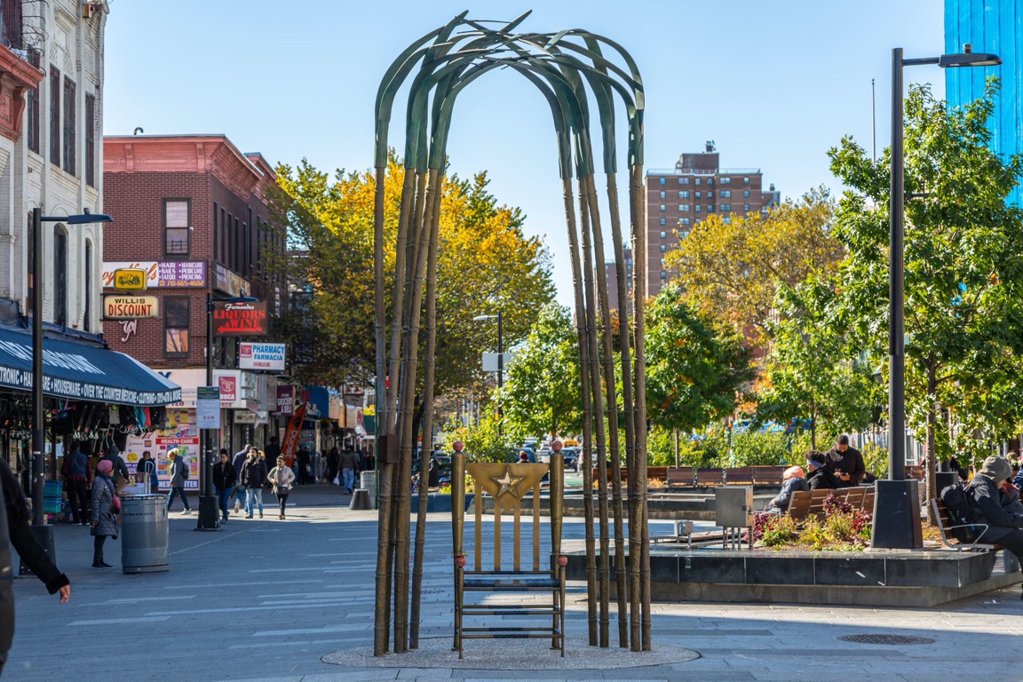 Para Roberto by Melissa Calderon was installed in October 2019 at Roberto Clemente Plaza in the Bronx