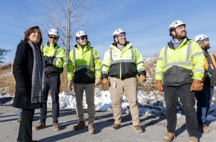 Gilbane-led team tops out NanoFab Reflection facility at Albany NanoTech Complex